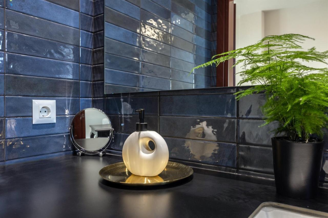 Andrews Luxury Suites Near The Airport Heraklion  Bagian luar foto