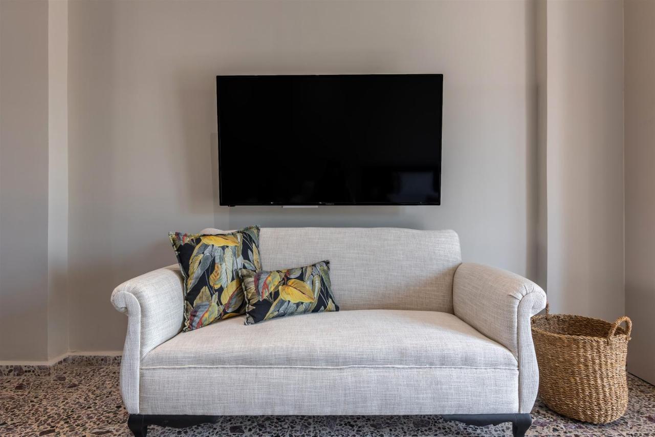Andrews Luxury Suites Near The Airport Heraklion  Bagian luar foto
