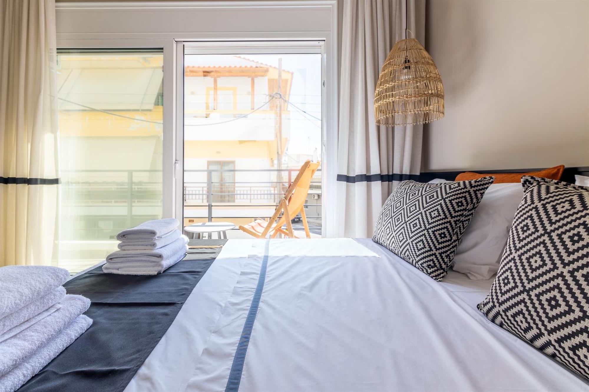 Andrews Luxury Suites Near The Airport Heraklion  Bagian luar foto
