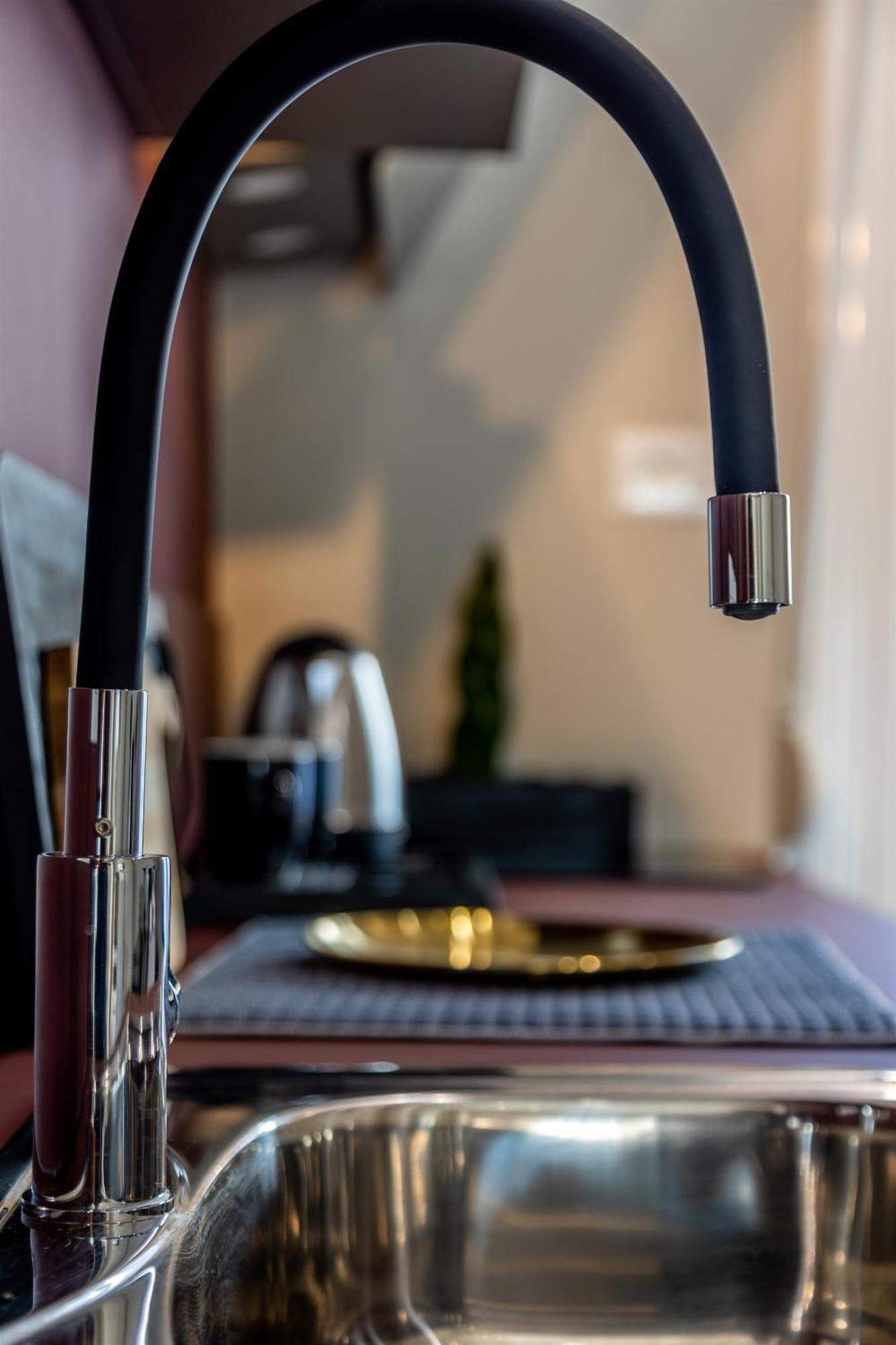 Andrews Luxury Suites Near The Airport Heraklion  Bagian luar foto