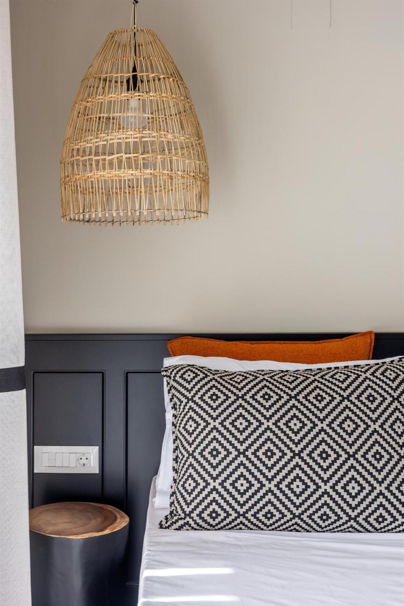 Andrews Luxury Suites Near The Airport Heraklion  Bagian luar foto