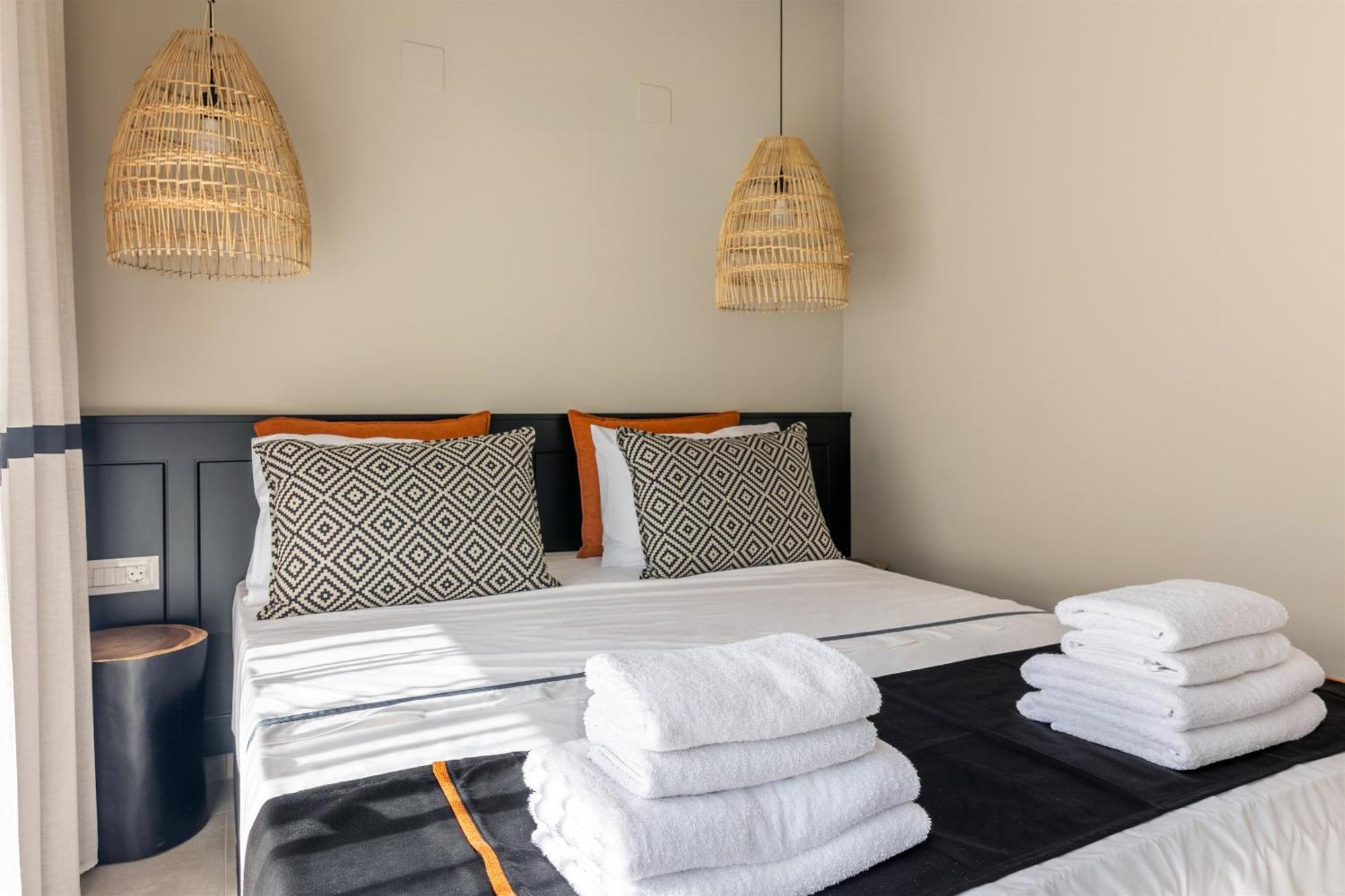 Andrews Luxury Suites Near The Airport Heraklion  Bagian luar foto