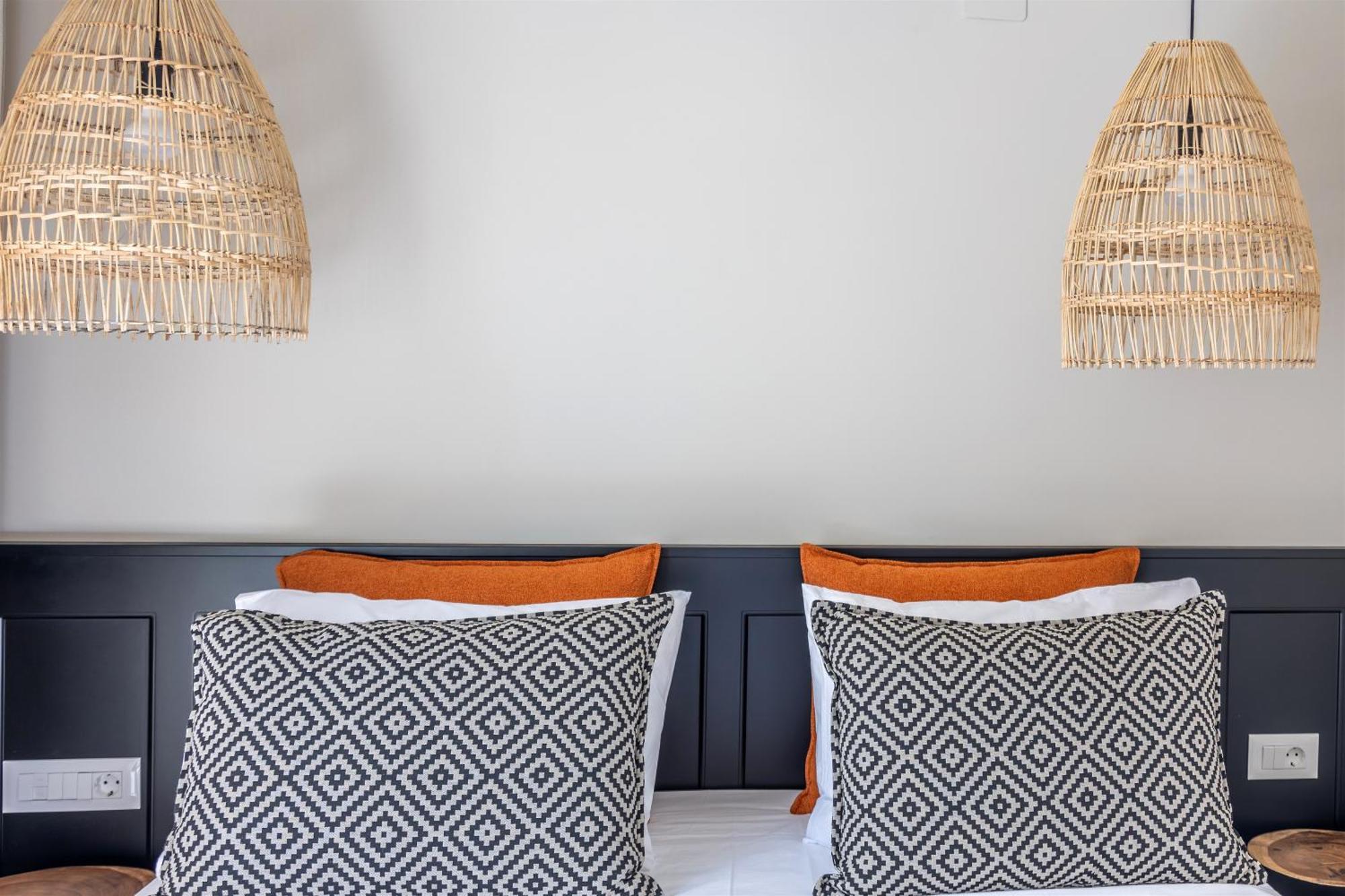 Andrews Luxury Suites Near The Airport Heraklion  Bagian luar foto